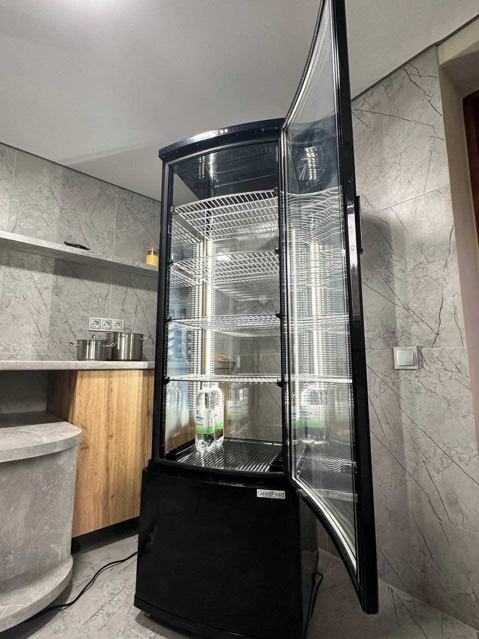 Холодильная витрина GoodFood RT235L3 чёрная